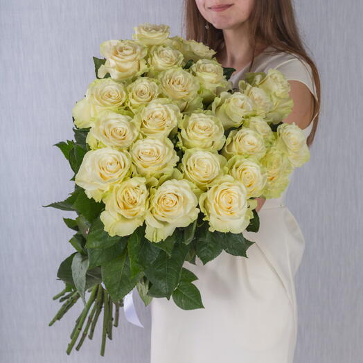 Букет из 25 Белых роз 60см N 7304