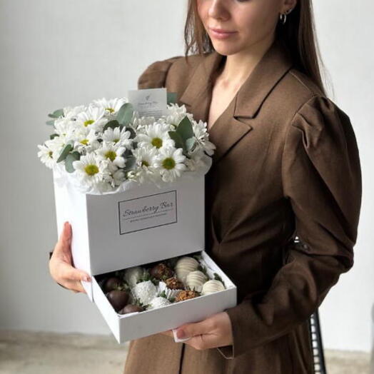 Шкатулка из клубники в шоколаде «Панаро» L