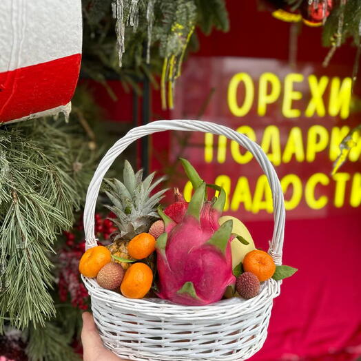 Корзина с экзотикой (мини, новогодняя)