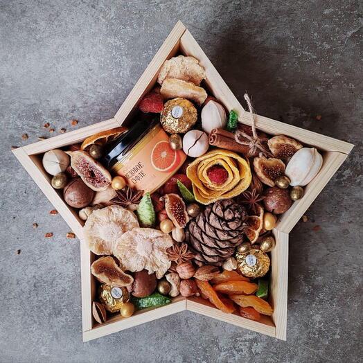 Новогодний набор с медом, сухофруктами и орехами