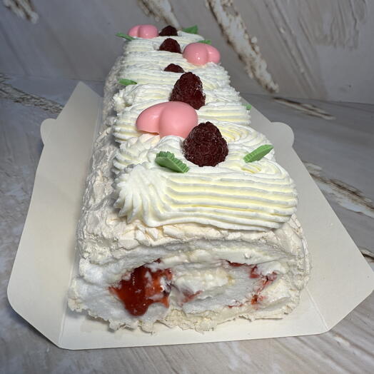 Меренговый рулет с малиной