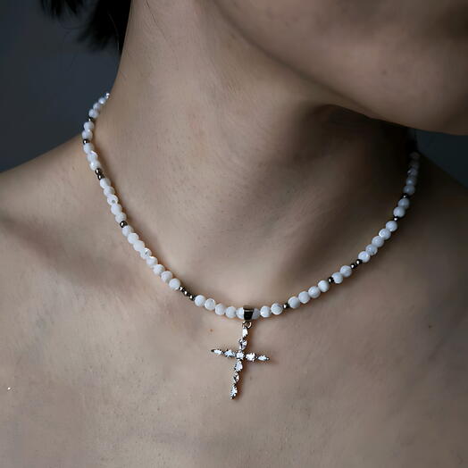 Колье с крестиком