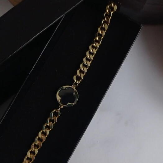 Браслет с Черным Клевером