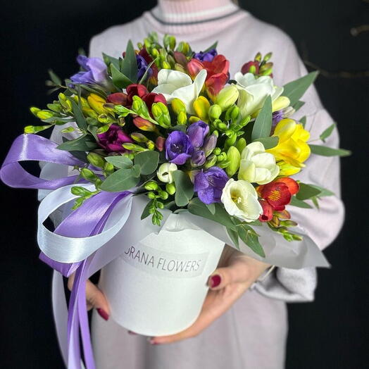 Цветы в коробке. Фрезия цветная