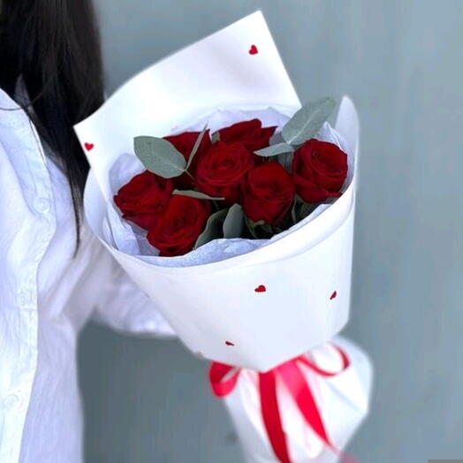 7 роз 🌹 с эвкалиптом