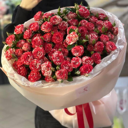 Букет 9 кустовых роз