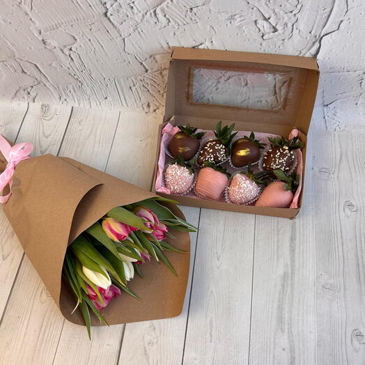 Набор клубники в шоколаде и 9 тюльпанов