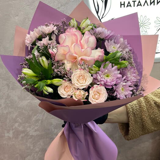 Букет сиреневая Хризантема и французская Роза