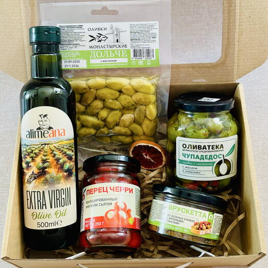 «Средиземноморский комплимент» - гастрономический подарок с оливковым маслом, оливками и антипасти