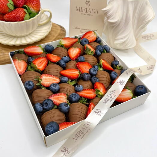 Клубника в шоколаде «Лето M» (20-25 ягод)