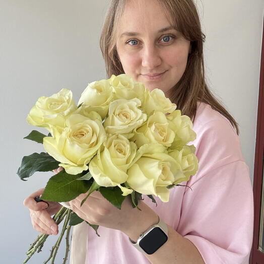 11 белых Эквадор роз 60 см с большим бутоном