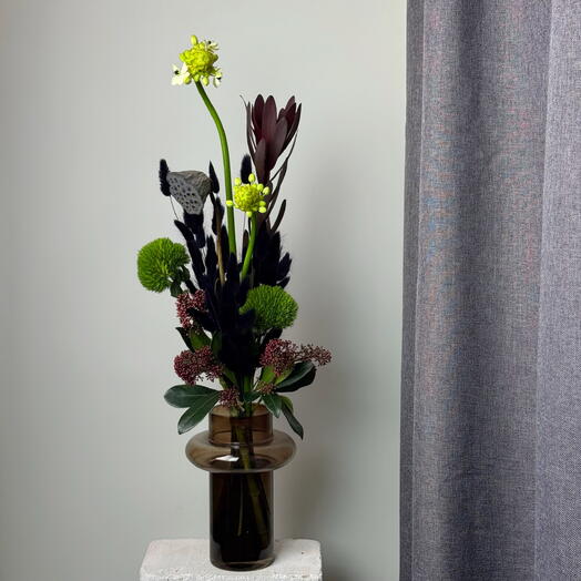 Стойкий интерьерный букет из экзотики