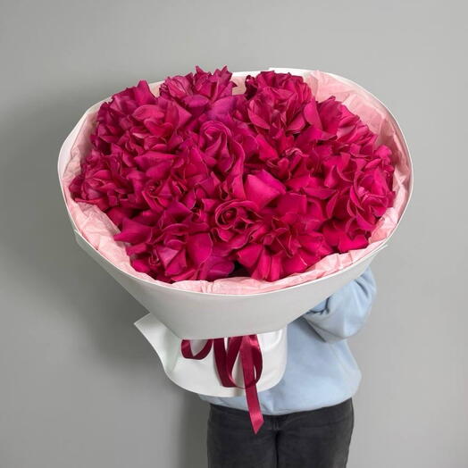 Секрет любви / 15 малиновых ажурных роз