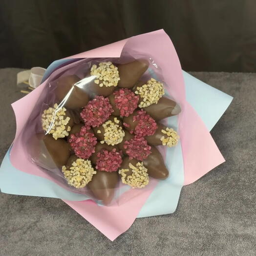 Букет из 19 клубник в молочном шоколаде callebaut