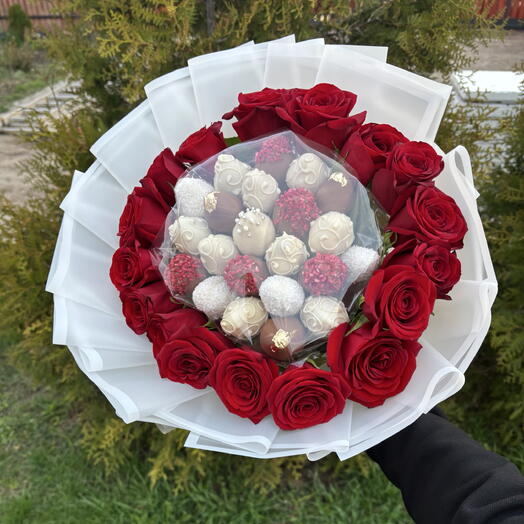 Красные розы и клубника в шоколаде