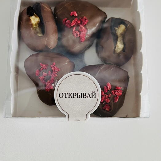 Королевские финики в шоколаде с миндалем и кешью