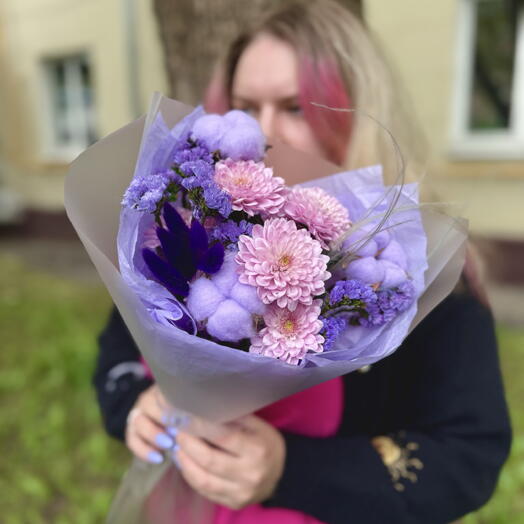 Букет комплимент с хлопком и хризантемой