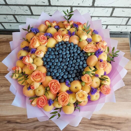 АБРИКОСОВЫЙ ДЖЕМ🍑🫐Фруктовый букет с абрикосами , голубикой и кустовой розой 🧡😍Съедобный букет Ягодный букет Дофаминовый букет