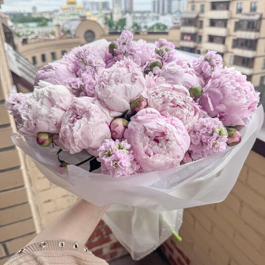 Букет для неё «Хочу как из Пинтерест🤍» size M из импортного пиона Сара Бернар и Маттиолы