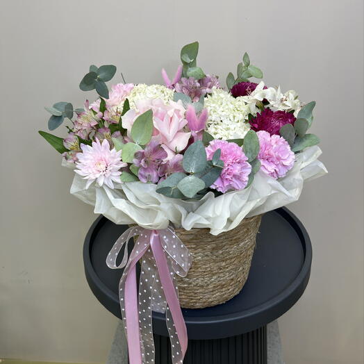 Нежный, обьемный букет в корзине 🌸