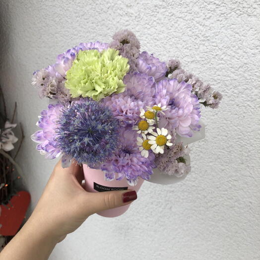 Лавандовый стаканчик-комплимент, Bloom room, аллиум, хризантема, диантус, статица