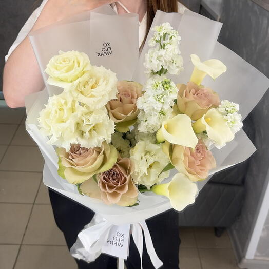 Букет в светлой гамме от XOFLOWERS