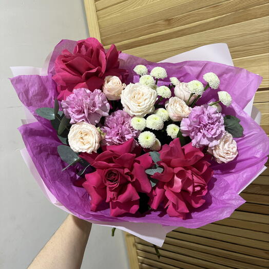 Букет Яркий из Французских роз, сантини, диантус, роза кустовая