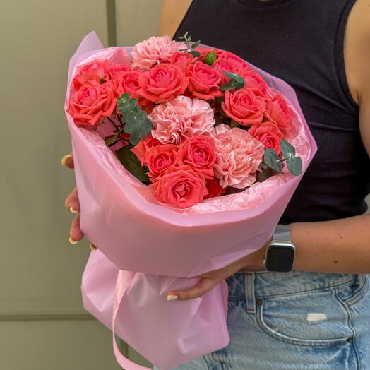 Дофаминовый нежно розовый букет из кустовой розы и диантуса + сладкий подарок 🎁