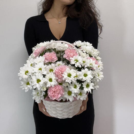 Композиция с хризантемой и диантусами 🌸