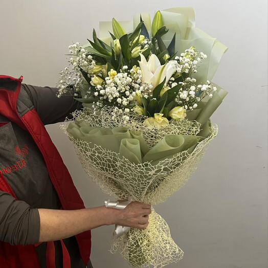 Лимонное настроение 💛 - букет из ароматной лилии, долгоиграющих альстромерий и пушистой гипсофилы