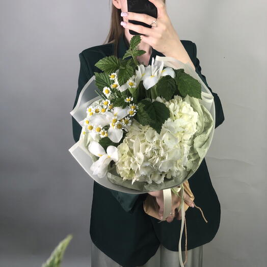 Летний букет гортензия ирисы ромашки 💛