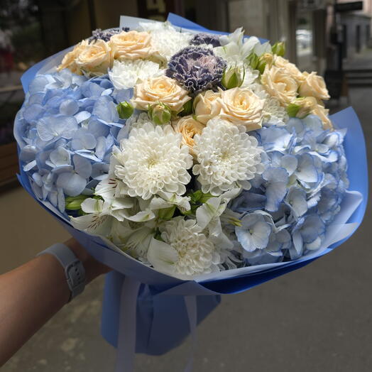 Авторский сборный букет "Blue Еуеs"
