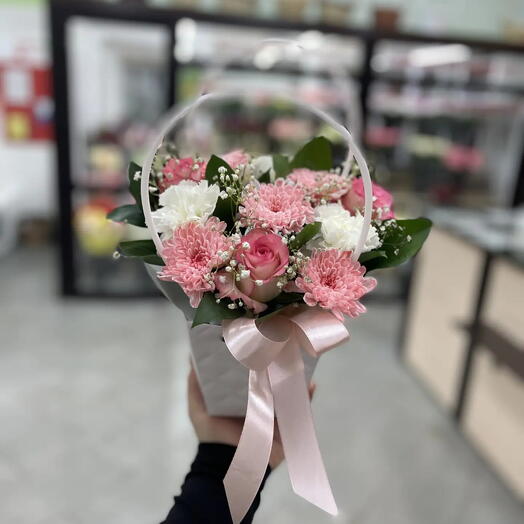 Композиция с розами и Хризантемой