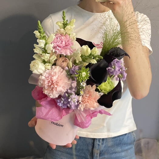 Композиция с бордовыми каллами и львиным зевом🌸