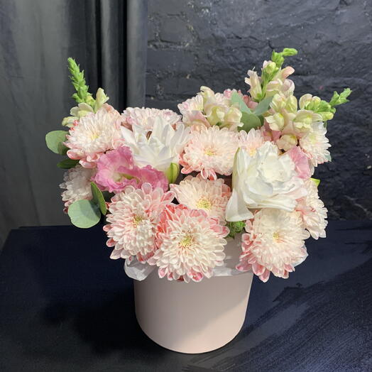 Композиция из антирринумов и хризантем🌸