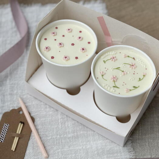Торт в стакане девушке — cake to go с цветочками