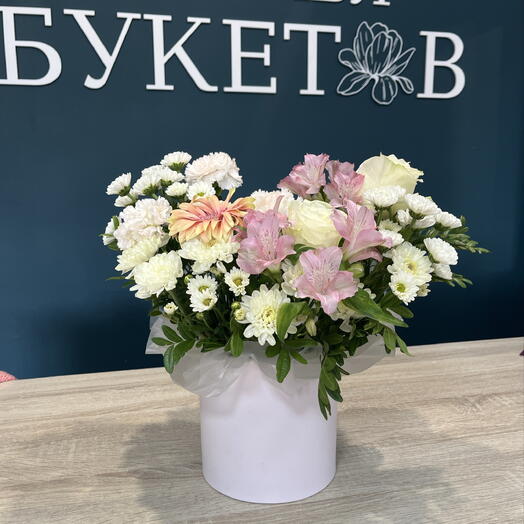 Цветы в коробке «Девичья память»
