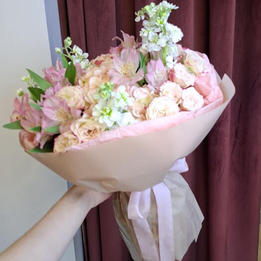 Розовый букет с гортензией (04614)