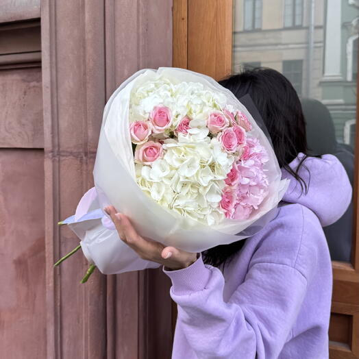 Букет с гортензией и динарой