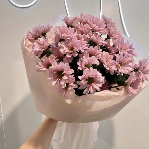 Нежный букет из 5 кустовых хризантем 🌸