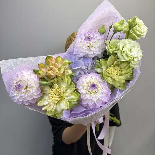 Авторский букет с Георгинами и розой вегги💜