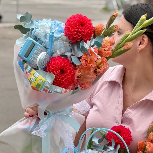Букет с георгинами и гладиолусом голубой M