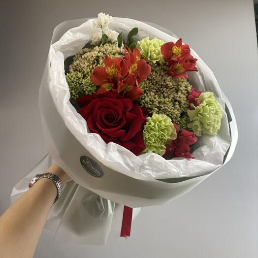Яркий букет с французской розой