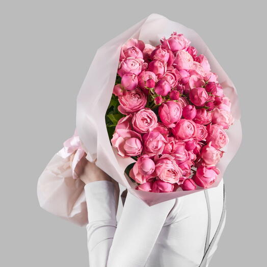 Букет из 15 кустовых роз Silva Pink в упаковку