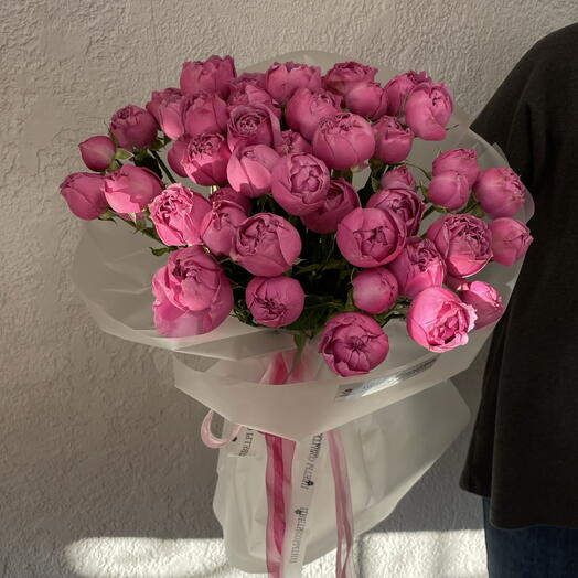 Букет из кустовых пионовидных роз 💘