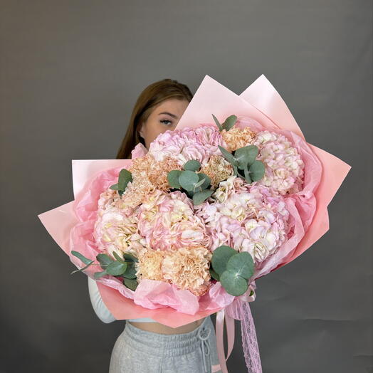 Букет с гортензией, красивыми диантусами и эвкалиптом 🌸🤍🌸
