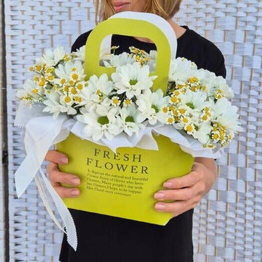Ромашки, а значит -счастье 🌼 ( хризантема ромашковая и ромашка матрикария в сумочке)