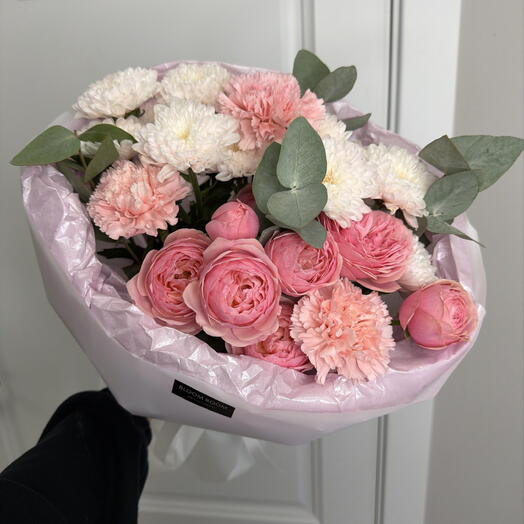 Чудесный букет Bloom room, хризантема, пионовидная роза, диантус