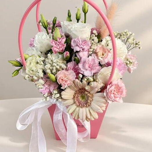 Композиция с эустомой и гвоздикой «Розовый бриз» 🌸