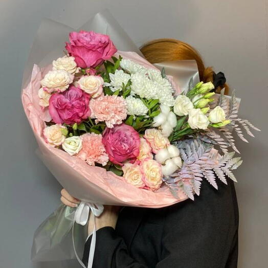 Авторский букет с розами кантри Блюз и папоротником